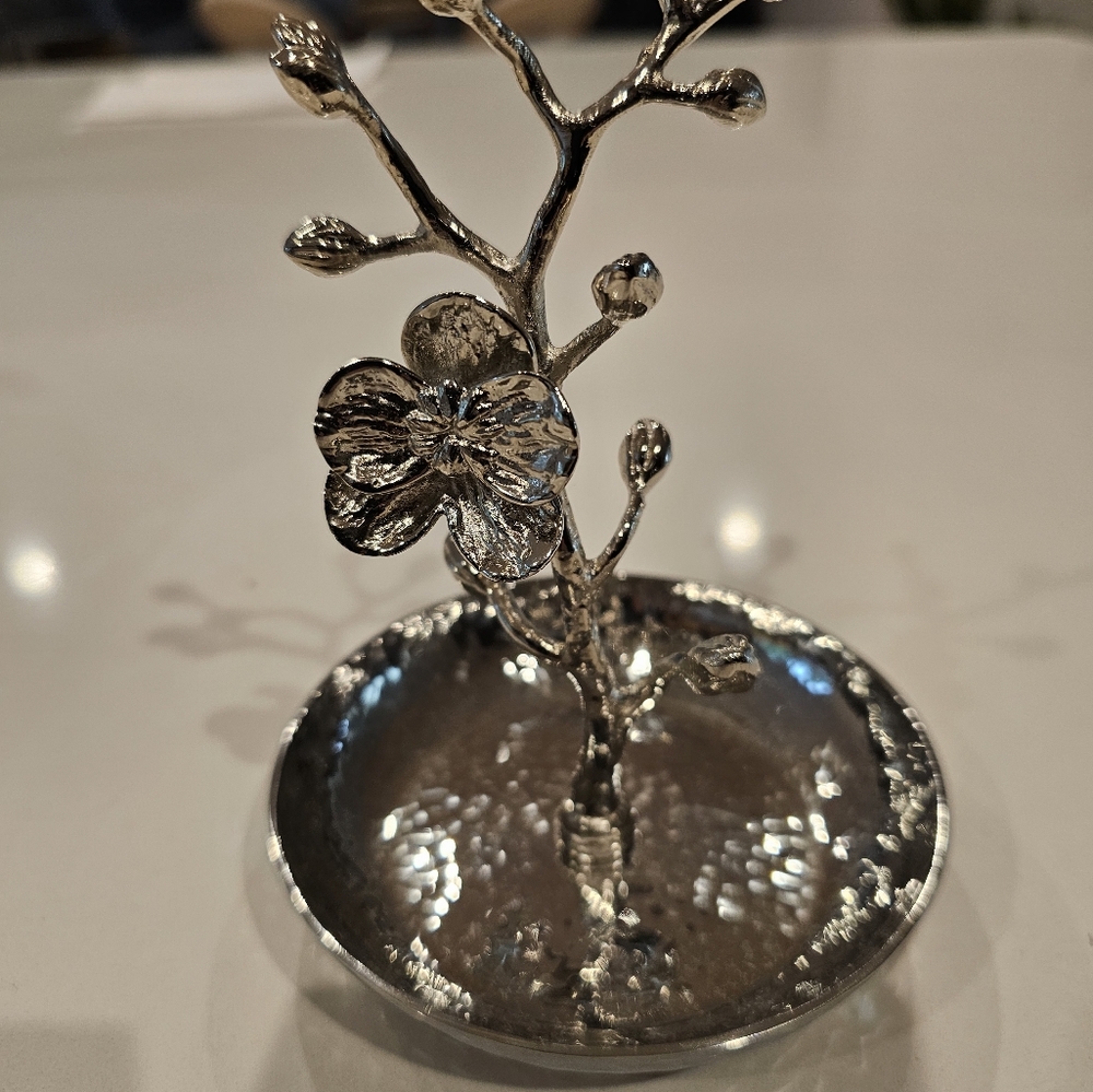 Michael AramWhite Orchid Ring Catch